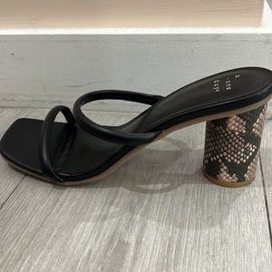 Black leaopard print heels size 8.5